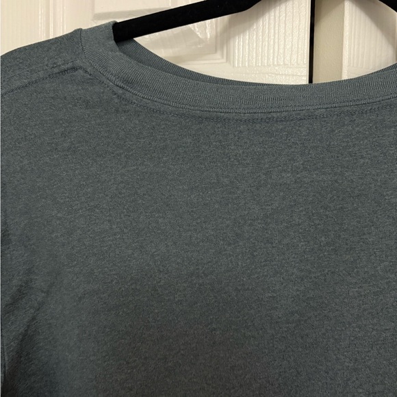 Vuori Women's Blue Long Sleeve - Picture 4 of 5